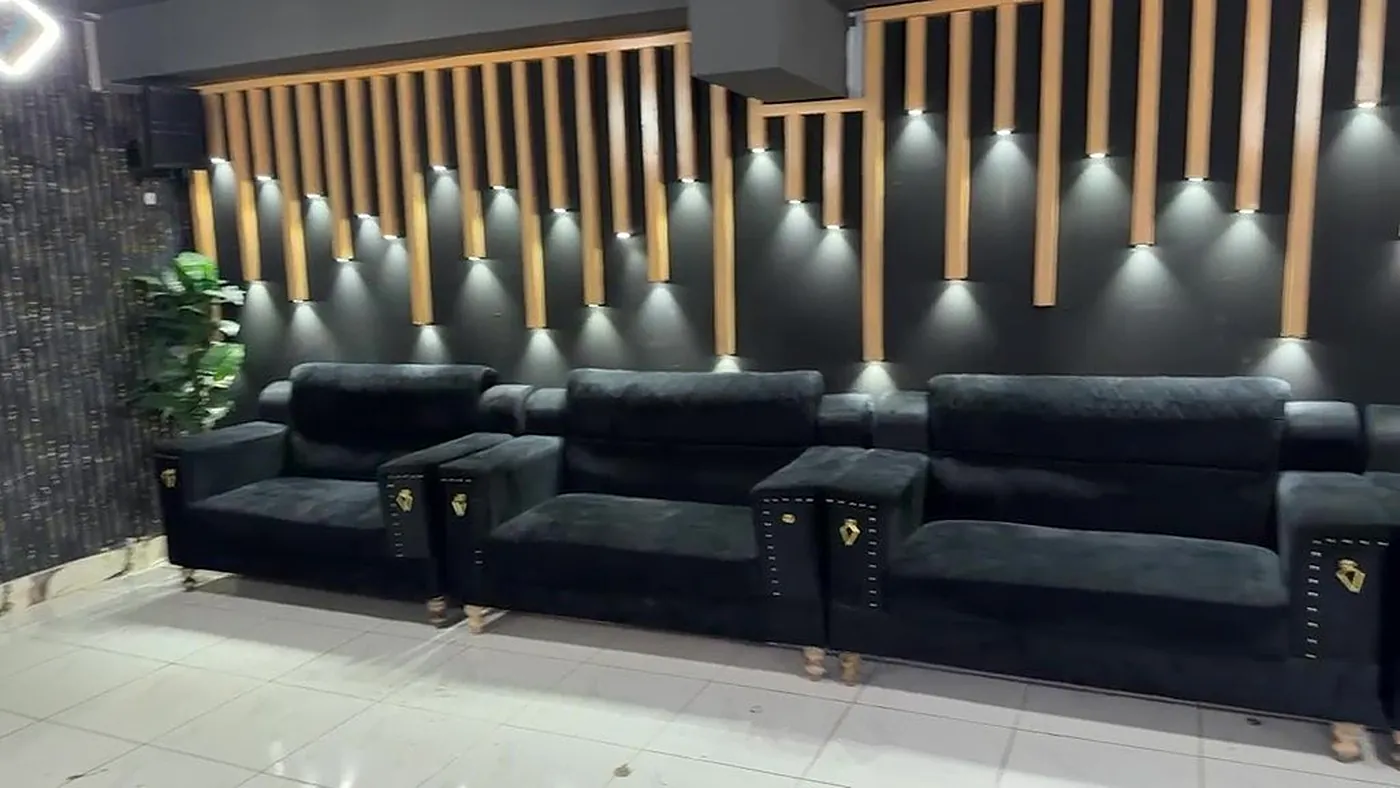 Fluted Wall Lounge